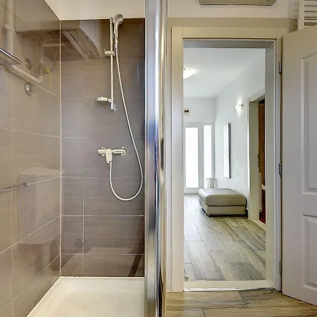 200 Meter Zum Mit Salzwasserpool, Grill, Sonnenterrasse Apartment Pula