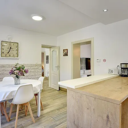 200 Meter Zum Mit Salzwasserpool, Grill, Sonnenterrasse Apartment *