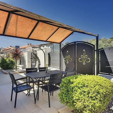 200 Meter Zum Mit Salzwasserpool, Grill, Sonnenterrasse Pula