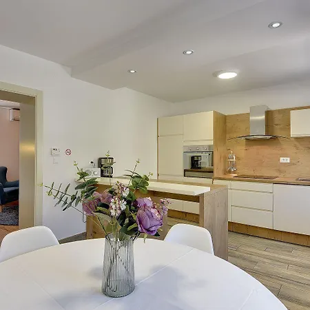 Apartamento 200 Meter Zum Mit Salzwasserpool, Grill, Sonnenterrasse